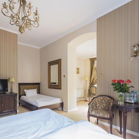 Hotel Fryderyk ドゥシュニキ・ズドルイ 部屋 写真