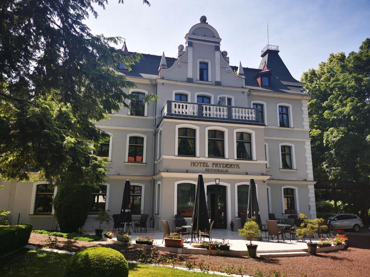 Hotel Fryderyk ドゥシュニキ・ズドルイ エクステリア 写真