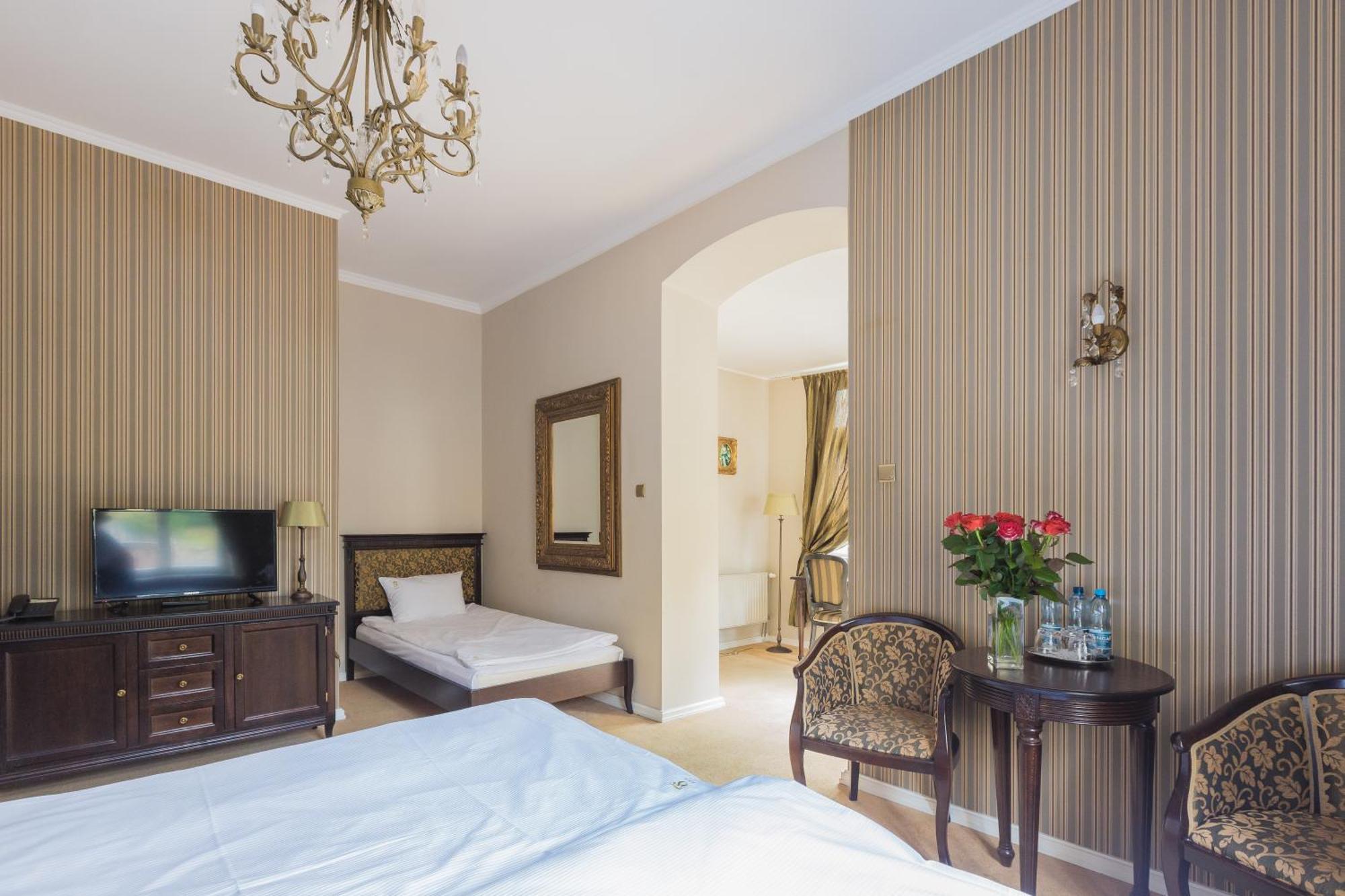 Hotel Fryderyk ドゥシュニキ・ズドルイ 部屋 写真