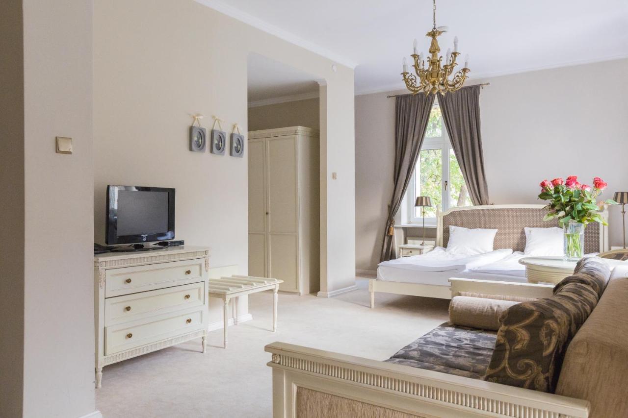 Hotel Fryderyk ドゥシュニキ・ズドルイ 部屋 写真