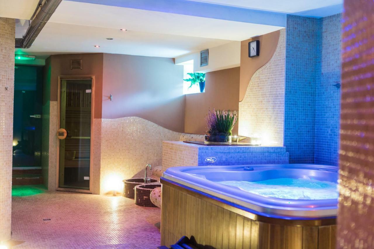 Hotel Fryderyk ドゥシュニキ・ズドルイ エクステリア 写真